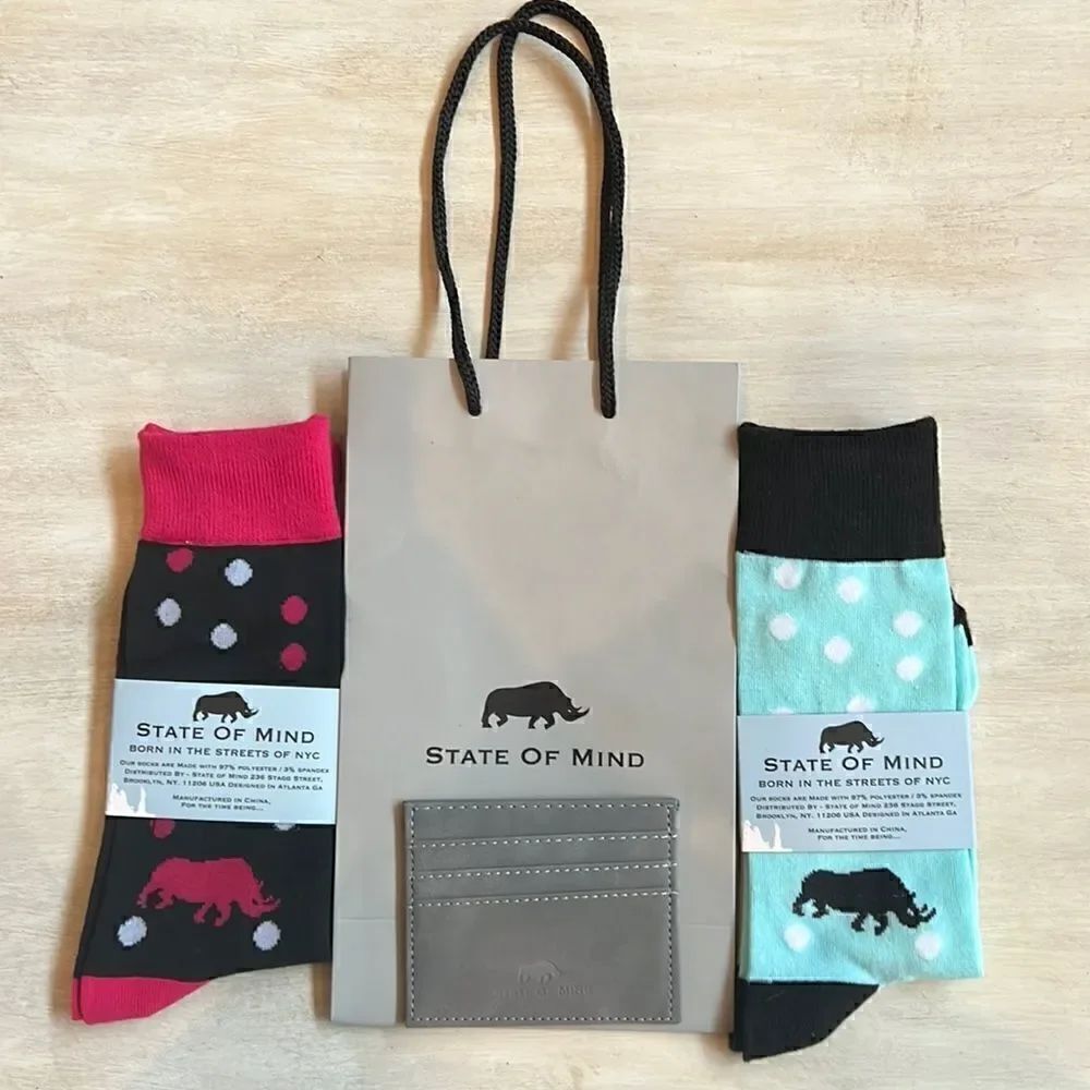 State of Mind bundle includes bag, two pairs of socks and card holder brand new